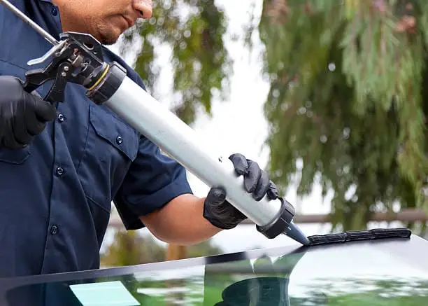applying adhesive on fixed roof glass